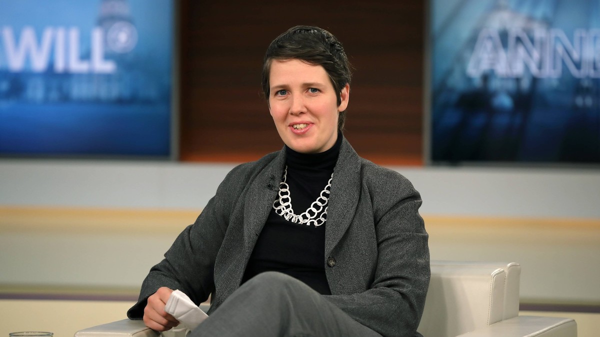 Dr. Viola Priesemann Forschungsgruppenleiterin am Max-Planck-Institut fuer Dynamik und Selbstorganisation in der ARD-Talkshow ANNE WILL am 01.11.2020 in Berlin. Thema der Sendung: Vier harte Wochen wi ...