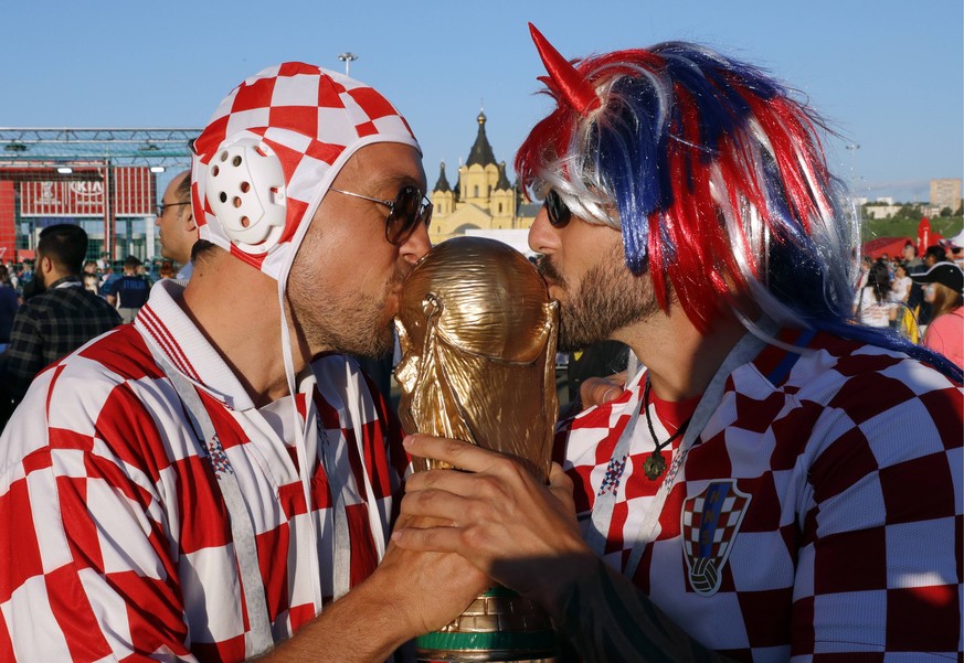 Warum tragen Fans aus Kroatien eigentlich Wasserball-Kappen?