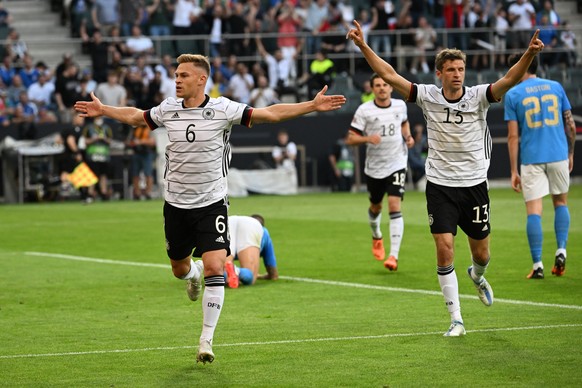 14.06.2022, Nordrhein-Westfalen, M�nchengladbach: Fu�ball: Nations League A, Deutschland - Italien, Gruppenphase, Gruppe 3, 4. Spieltag, Stadion im Borussia-Park, Deutschlands Torschutze Joshua Kimmic ...