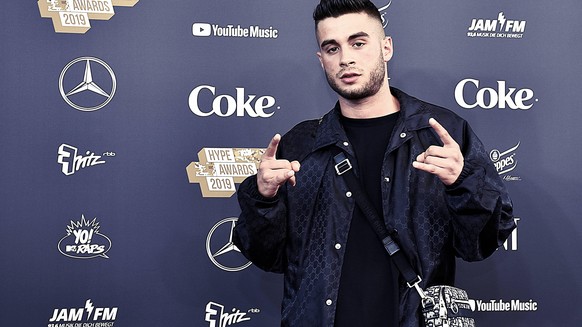 10.07.2019, xlakx, Musik , HYPE AWARDS 2019 emspor, v.l.Jamule(Jamal Manuel Issa Serrano) auf den Orientteppich bei den Hype Awards Berlin *** 10 07 2019, xlakx, music , HYPE AWARDS 2019 emspor, v l J ...