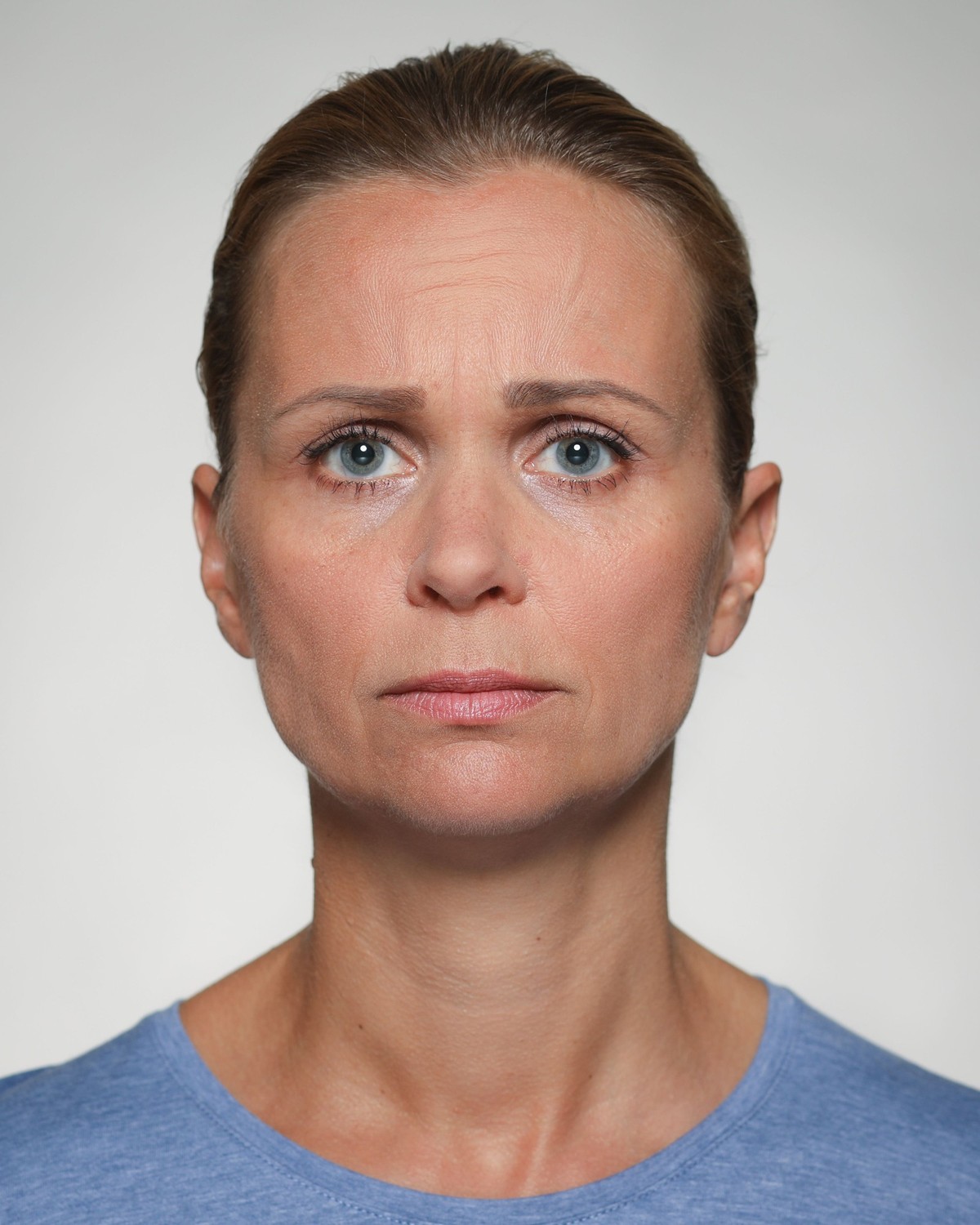 Frau macht enttäuschtes Gesicht