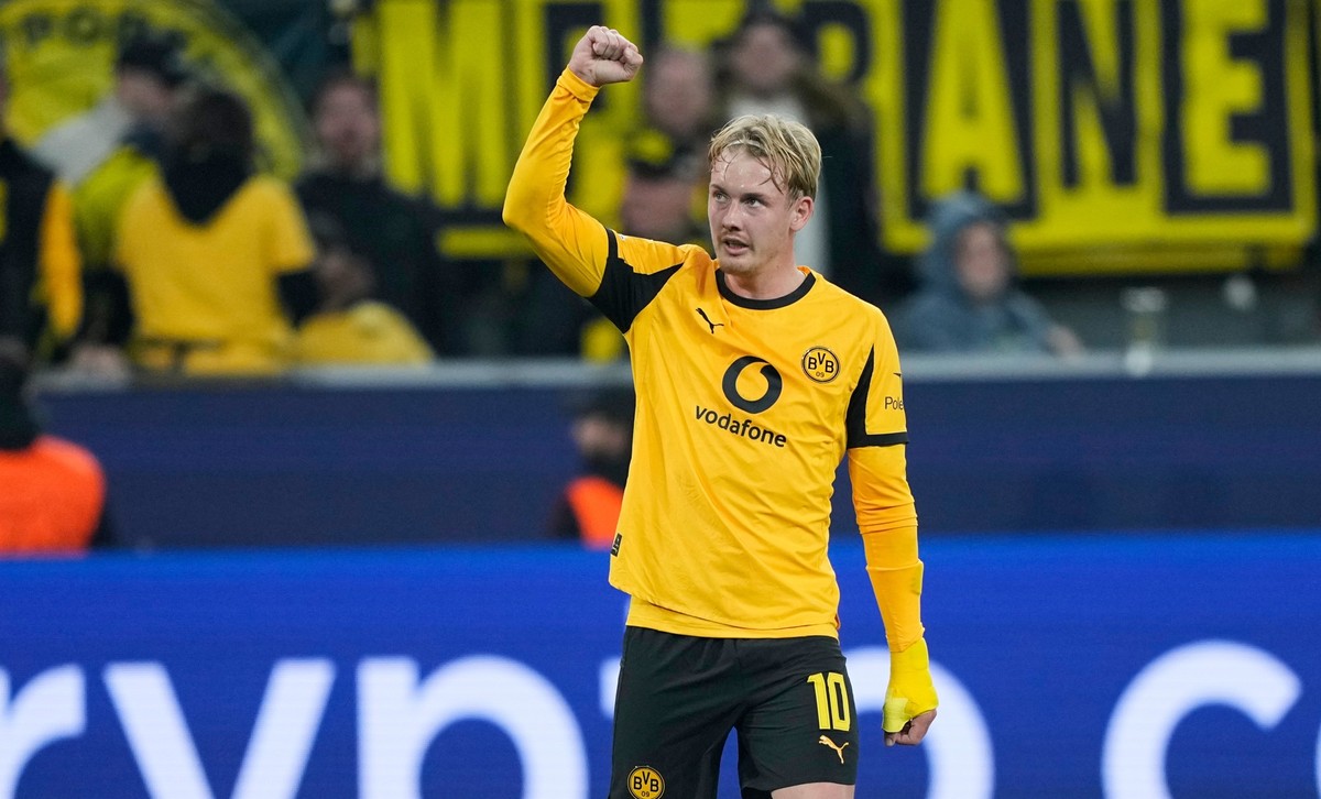 Dortmund&#039;s Julian Brandt celebrates after scoring his side&#039;s fourth goal during the Champions League opening phase soccer match between Borussia Dortmund and Athletic Club Bilbao in Dortmund ...
