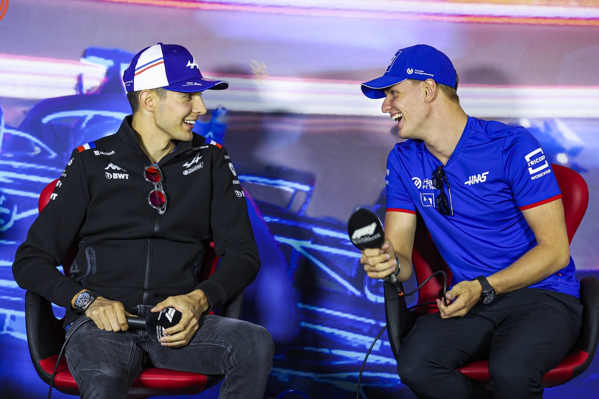 31 Esteban Ocon FRA, BWT Alpine F1 Team, 47 Mick Schumacher DEU, Haas F1 Team, F1 Grand Prix of the Netherlands at Circuit Zandvoort on September 1, 2022 in Zandvoort, Netherlands. Photo by HOCH ZWEI ...