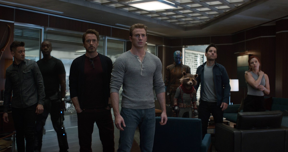 AVENGERS: ENDGAME 2019 de Joe Russo et Anthony Russo Jeremy Renner Don Cheadle Robert Downey Jr. Chris Evans Karen Gillan Paul Rudd Scarlett Johansson. super heros; superhero d apres les personnages d ...