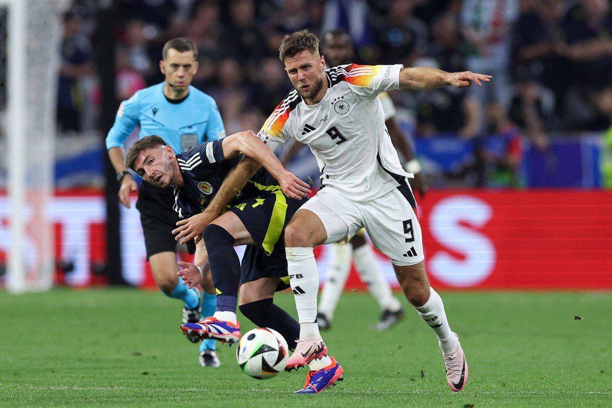 Billy Gilmour of Scotland L battles with Niclas F�llkrug of Germany R Germany v Scotland, UEFA European Championship, EM, Europameisterschaft 2024, Group A, Football, Munich Football Arena, Munich, Ge ...