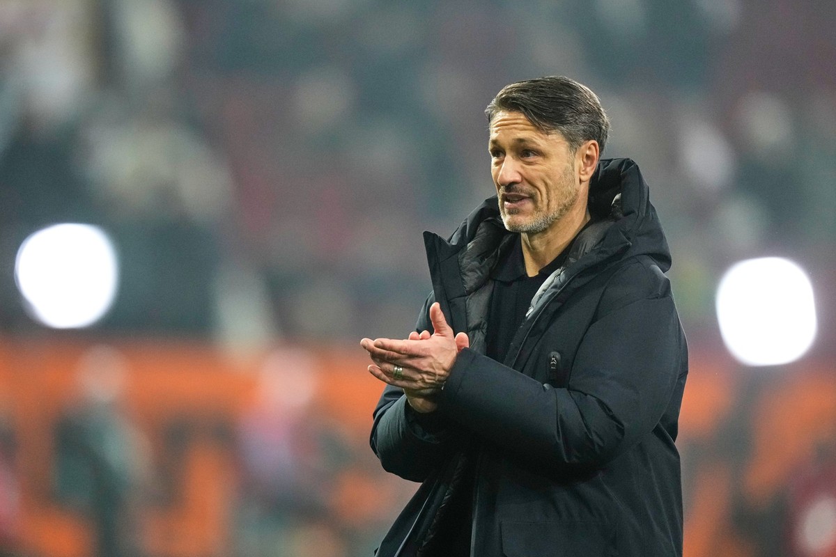 Dortmund&#039;s head coach Nico Kovac reacts after the Bundesliga soccer match between FC Augsburg and Borussia Dortmund in Augsburg, Germany, Friday, Oct. 31, 2025. (AP Photo/Matthias Schrader)
