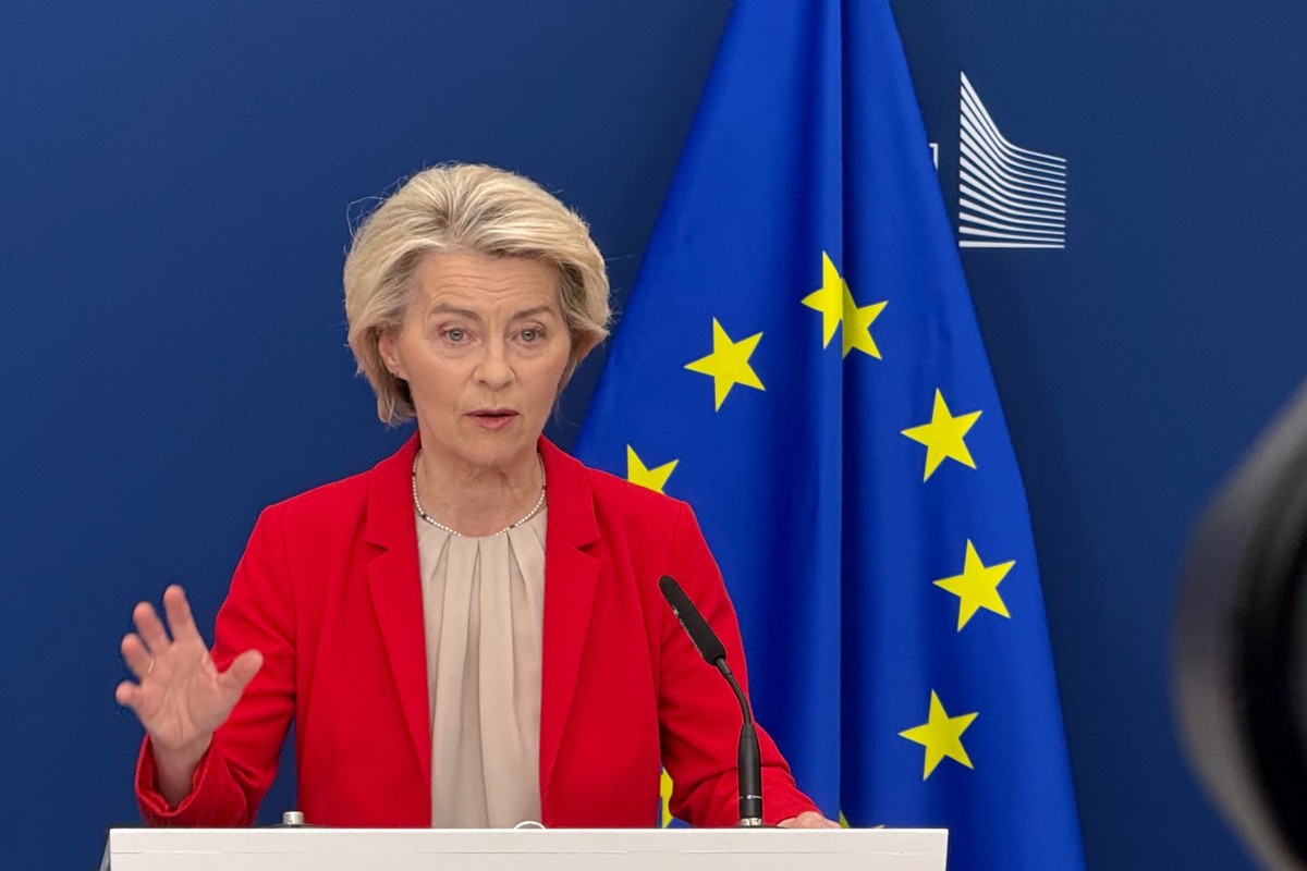 ARCHIV - 10.06.2025, Brüssel: EU-Kommissionspräsidentin Ursula von der Leyen bei einer Pressekonferenz im Berlaymont-Gebäude, dem Sitz der Europäischen Kommission. (zu dpa: «Digitalgesetz: Start-ups w ...