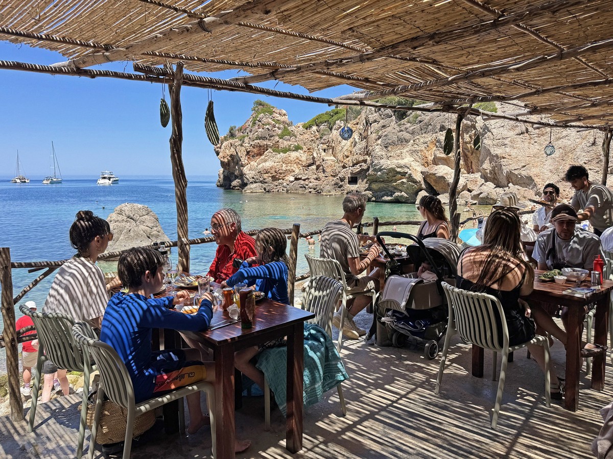 Restaurant Can Luc in der Bucht von Cala Deia, Mallorca, Spanien *** Restaurant Ca n Luc in the bay of Cala Deia, Mallorca, Spain