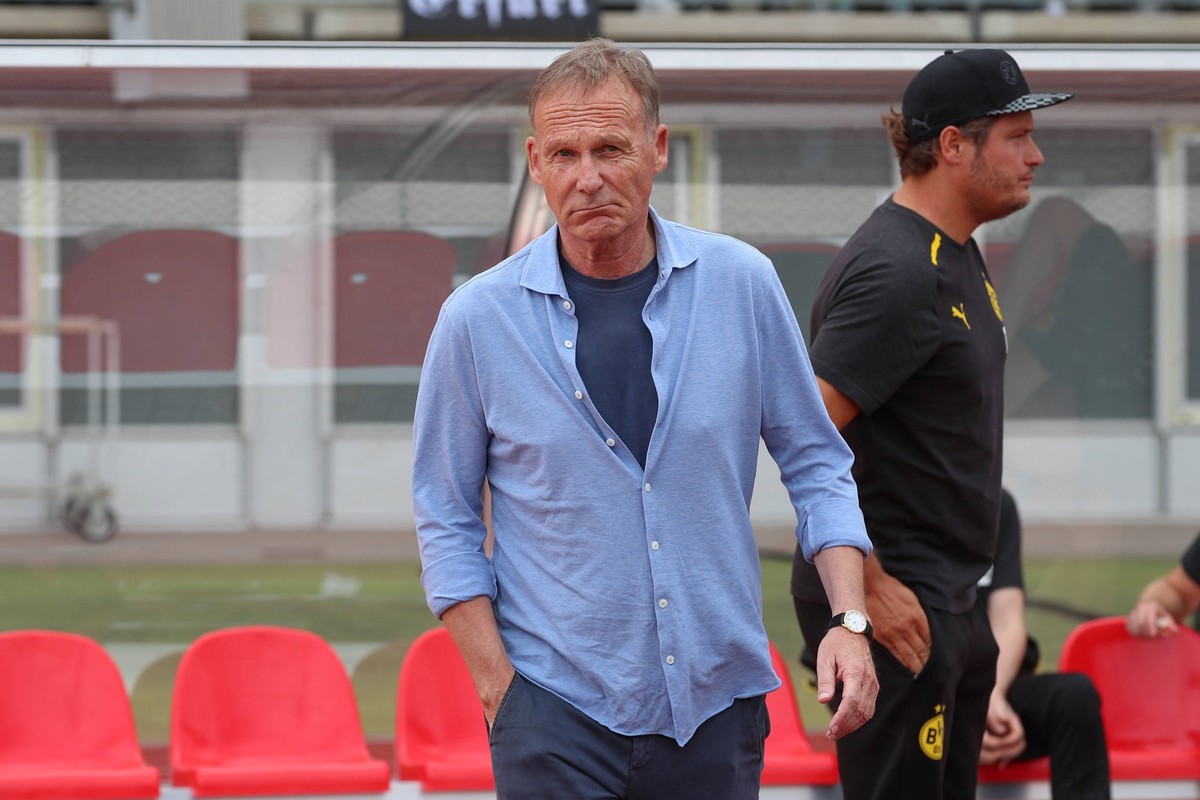 22.07.2023, xtgx, Fussball Testspiel, FC Rot Weiss Erfurt - Borussia Dortmund, v.l. Hans Joachim Watzke Dortmund, Geschaeftsfuehrer DFL/DFB REGULATIONS PROHIBIT ANY USE OF PHOTOGRAPHS as IMAGE SEQUENC ...