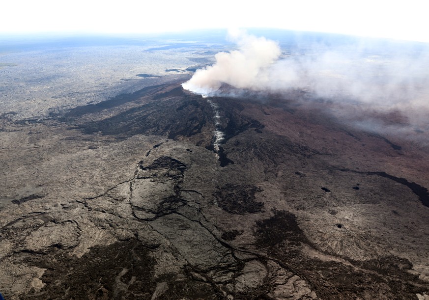 The Kilauea Volcano fissure that formed on the west flank of the Pu&#039;u &#039;O&#039;o cone (line of white steam) is seen in this aerial image after the volcano erupted following a series of earthq ...