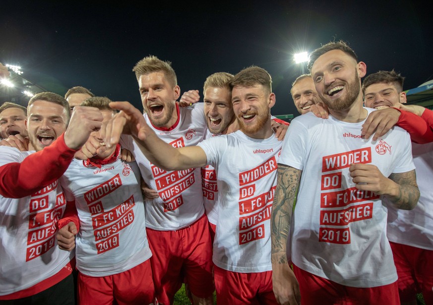 Deutschland, Fuerth , Sportpark Ronhof Thomas Sommer, 06.05.2019, Fussball - 2. Bundesliga - SpVgg Greuther Fuerth - 1. FC Koeln v. l. Die Koelner Spieler bejubeln den Auftstieg und die Meisterschaft  ...