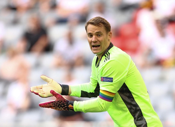 Fußball: EM, Portugal - Deutschland, Vorrunde, Gruppe F, 2. Spieltag in der EM-Arena München. Deutschlands Torhüter Manuel Neuer ärgert sich nach dem Gegentor.