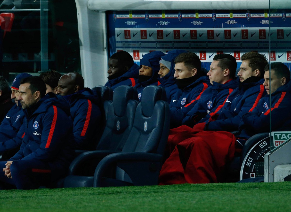 Paris, Frankreich, Ligue 1. Paris Saint Germain : OSC Lille 3-1 am 09 .12.2017 im Prinzenparkstadion ( Parc des Princes ) in Paris Kevin TRAPP (PSG) 2.v.re.- und Julian DRAXLER (PSG) 3.v.re.- auf der  ...