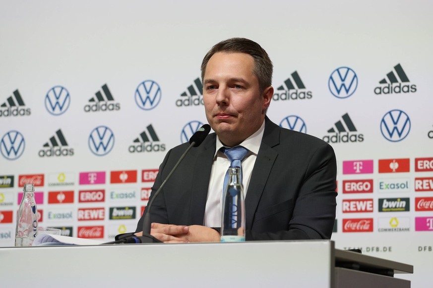 Fussball Saison 2021/22 44.Ordentlicher DFB-Bundestag Pressekonferenz nach dem DFB Bundestag 11.03.2022, World Conference Center Bonn Stephan Grunwald DFB Schatzmeister Bonn World Conference Center Bo ...