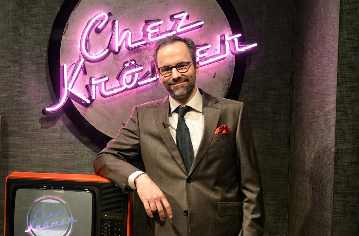 RUNDFUNK BERLIN-BRANDENBURG
Neue Folgen der rbb-Show &quot;Chez Krömer&quot;: online first ab 22. März 2021
„Chez Krömer“ öffnet auch 2021 seine Tür zum Verhörraum. Der scheint gemütlicher, als er ist ...