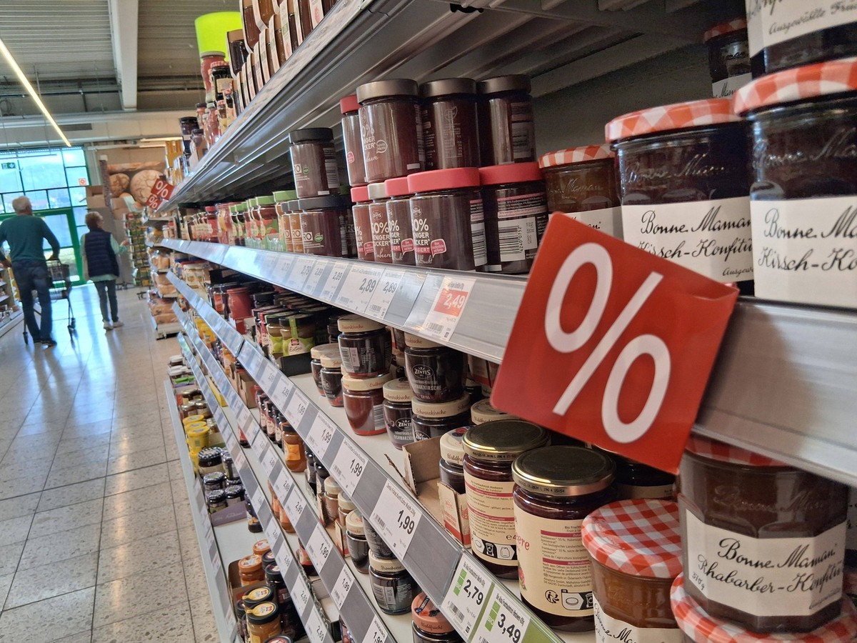 Marktkauf - Einkauf zu Zeiten von Inflation. Marktkauf - Einkauf in einem Supermarkt oder Discounter *** Marktkauf shopping in times of inflation Marktkauf shopping in a supermarket or discount store
