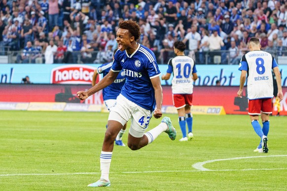 Celebración de gol Asane Ouedraogo Schalke 04, 43 después del gol a 1: 1 VfB Luebeck vs. VfB Oldenburg, fútbol, ​​test match, temporada 2023/2024, 27.07.2023 VfB Luebeck vs. VfB Oldenburg, fútbol, ​​test match, temporada. .