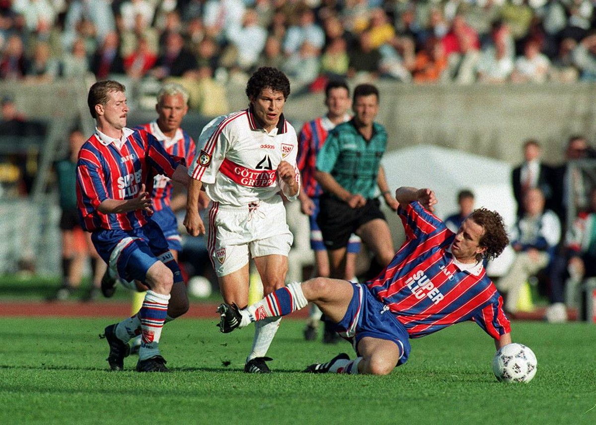 Bildnummer: 09476574 Datum: 15.06.1997 Copyright: imago/Pressefoto Baumann
DFB-Pokalfinale 1997 VFB Stuttgart - Energie Cottbus 2-0 Balakov Krassimir ; 1996 1997 1997 quer 

Image number 09476574 d ...