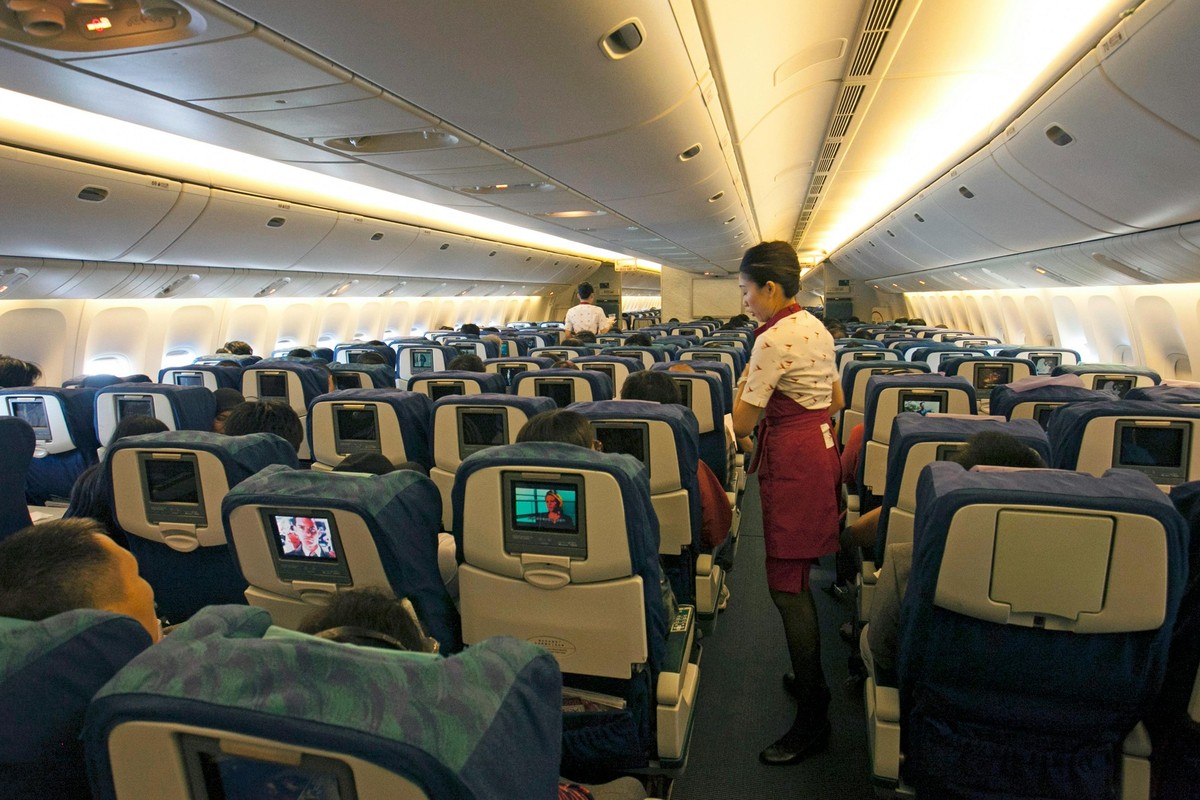 Flugbegleiter:innen wissen, worauf es beim Fliegen ankommt.