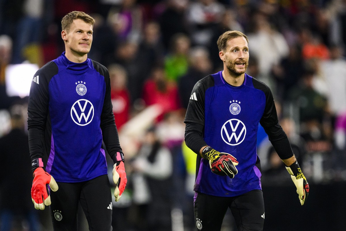 ARCHIV - 14.10.2024, Bayern, München: Fußball: Nations League A, Deutschland - Niederlande, Gruppenphase, Gruppe 3, 4. Spieltag, Allianz Arena. Deutschlands Torhüter Alexander Nübel und Torhüter Olive ...