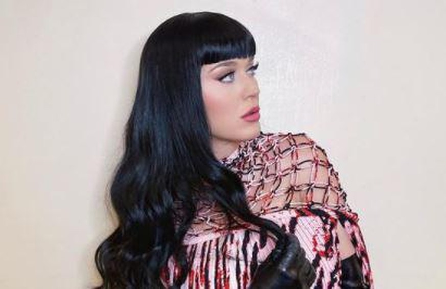 Katy Perry hat auf Instagram binnen einer Woche zwei Fotos in komplett unterschiedlichen Looks gepostet.