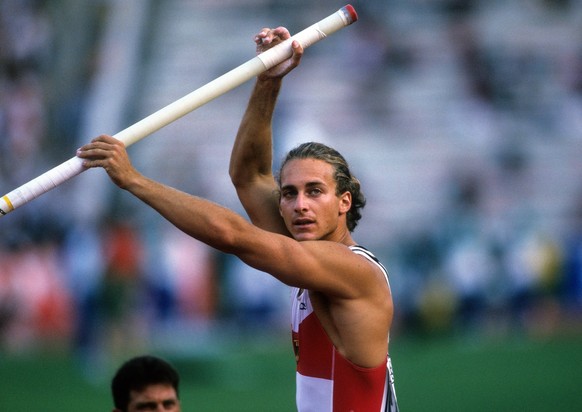 Bildnummer: 04805236 Datum: 10.08.1997 Copyright: imago/Sven Simon
Tim Lobinger (Deutschland); Vdia, quer, close WM 1997, Stabhochsprung, Nationaltrikot Athen Leichtathletik WM Herren Einzel Einzelbi ...