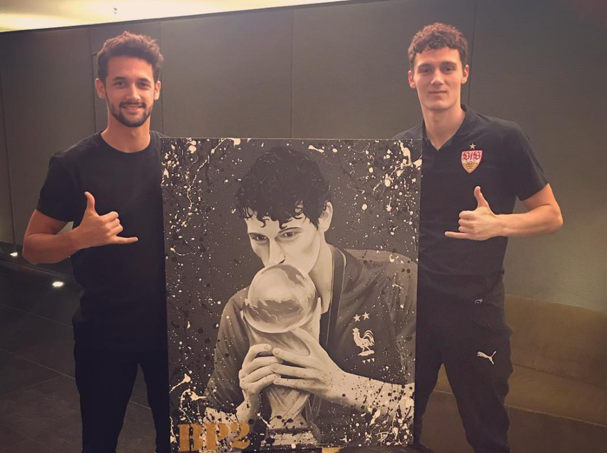 Dominik Reinert (links) mit Benjamin Pavard, der mittlerweile beim FC Bayern spielt.