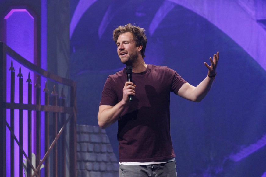 Comedian Luke Mockridge bei seinem Auftritt im Rahmen seiner A way back to Luckyland Tour in der Lanxess-Arena. Nach Vorw