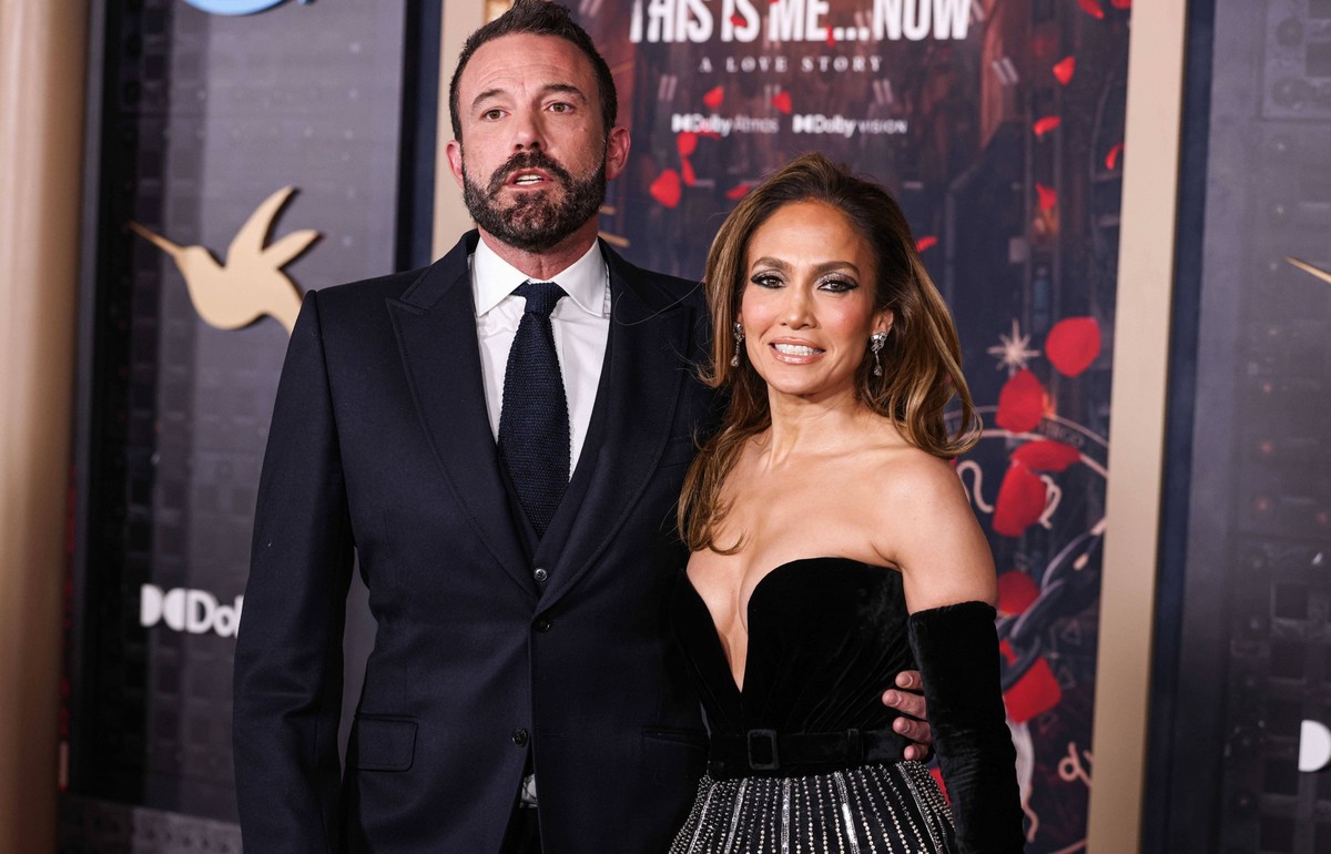 Los Angeles Premiere Of Amazon MGM Studios This Is Me...Now: A Love Story HOLLYWOOD, LOS ANGELES, CALIFORNIA, USA - FEBRUARY 13: Ben Affleck and wife Jennifer Lopez JLo wearing a Zuhair Murad Couture ...