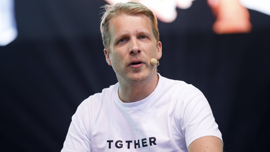 Oliver Pocher mit dem Programm Die Pochers hier live im Kulturgarten in der Bonner Rheinaue. Das Bonn Live Kulturgarten Open Air Festival 2020 ist Europas erstes Open Air Festival unter Corona-Auflage ...