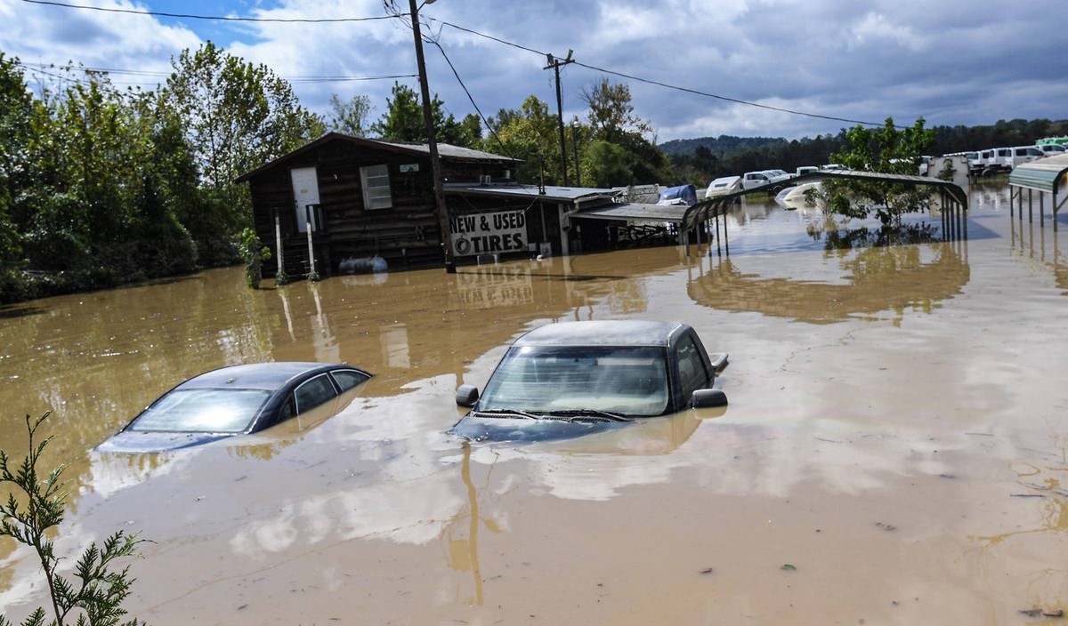 Syndication: The Anderson Independent Mail Cars in a flooded area at a used tire dealer along Business Highway 25 after Hurricane Helene in Hendersonville, N.C. Saturday, September 27, 2024. Anderson  ...