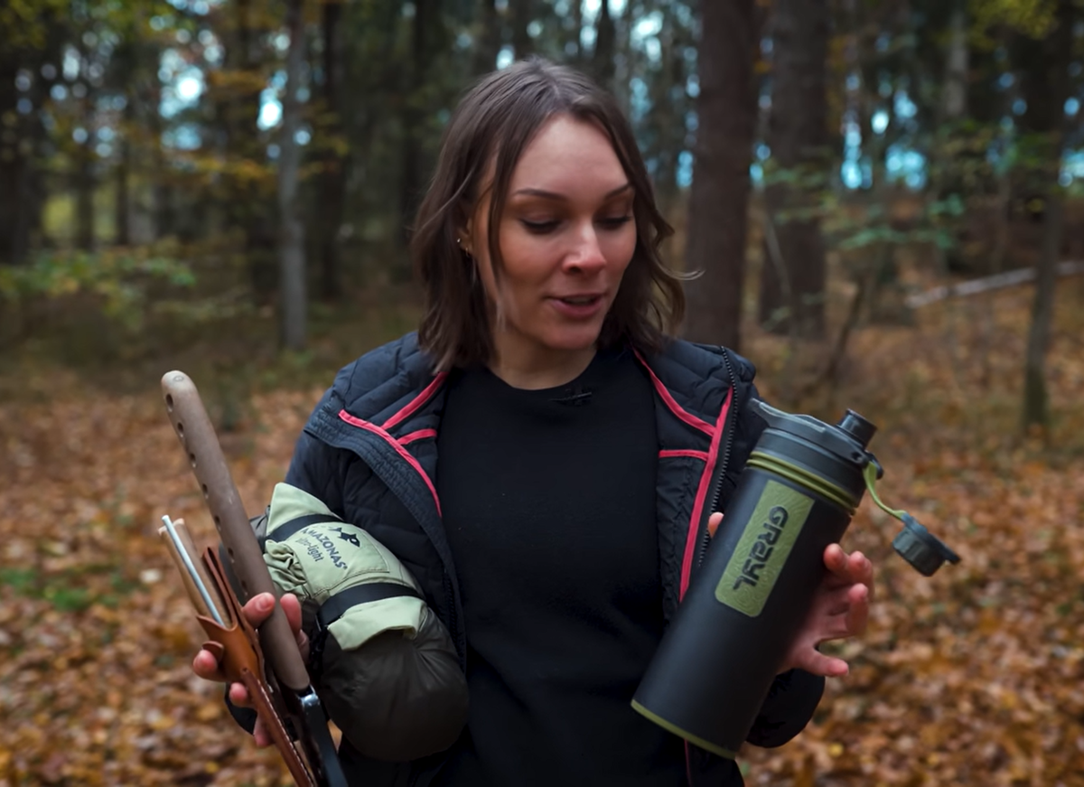 Diese vier Gegenstände würde Sabrina im Nachhinein mitnehmen: Messer, Klappsäge, Hängematte und Wasserfilter.