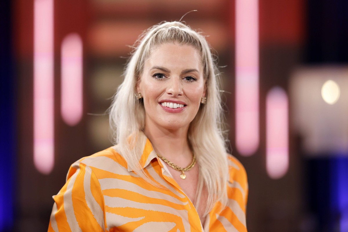 Model Angelina Kirsch bei der Aufzeichnung der WDR-Talkshow K