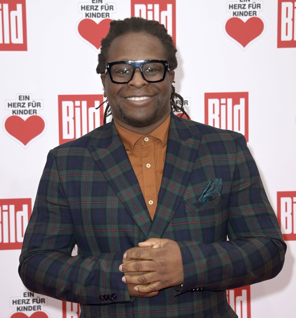 Mola Adebisi bei der TV Spendengala Ein Herz für Kinder 2023 im Studio G in Adlershof. Berlin, 09.12.2023 *** Mola Adebisi at the TV fundraising gala A Heart for Children 2023 at Studio G in Adlershof ...