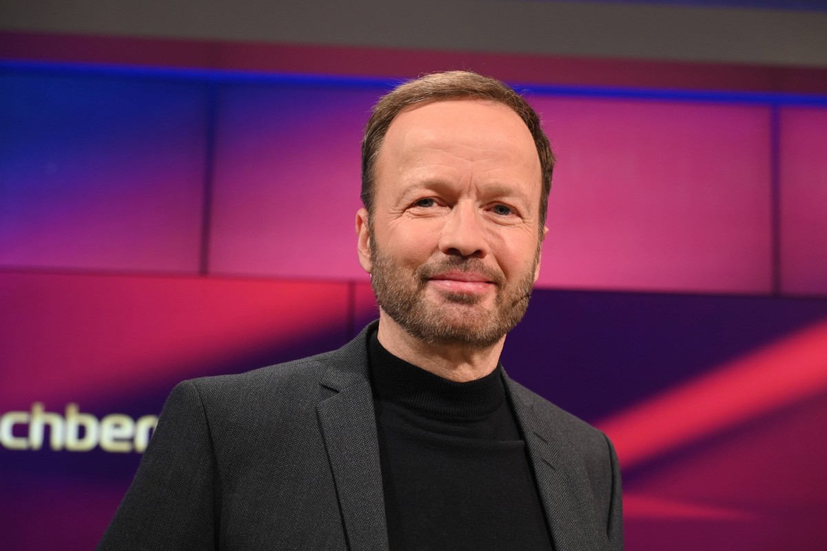 Journalist Georg Restle, Redaktionsleiter des WDR-Politmagazins Monitor zu Gast in der ARD Talkshow Maischberger *** Journalist Georg Restle, editorial director of the WDR political magazine Monitor a ...