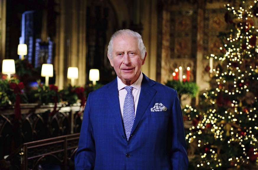 ARCHIV - 13.12.2022, Großbritannien, Windsor: König Charles III. nimmt seine erste Weihnachtsansprache im Chor der St.-Georgs-Kapelle auf Schloss Windsor in Berkshire auf. Foto: Victoria Jones/Pool PA ...