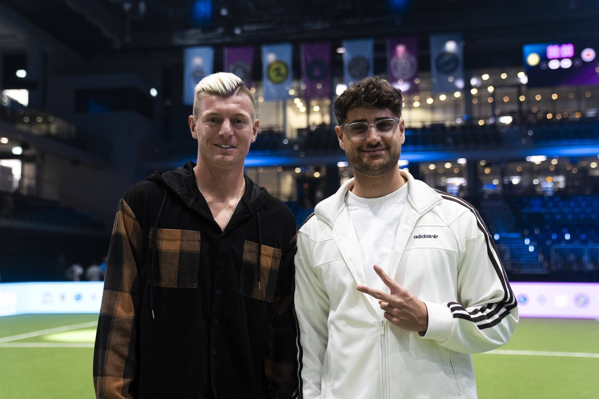Elias Nerlich und Toni Kroos beide Icon League Pr�sident - The Icon League ICON League Hallenfu�ball-Liga Hallen-Fu�ball Hallenfu�ball-Liga Hallen-Fu�ball , Spieltag 04, 23.09.2024, D�sseldorf, Castel ...