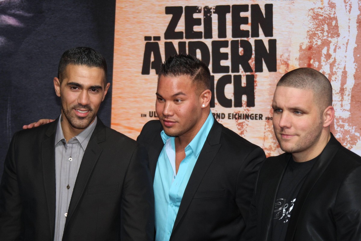 Bildnummer: 53774306 Datum: 03.02.2010 Copyright: imago/Raimund Müller
Anis Mohamed Youssef Ferchini alias Bushido mit Kay One und Fler (v.l.n.r) auf der Welt-Fimpremiere ZEITEN ÄNDERN DICH im Berlin  ...