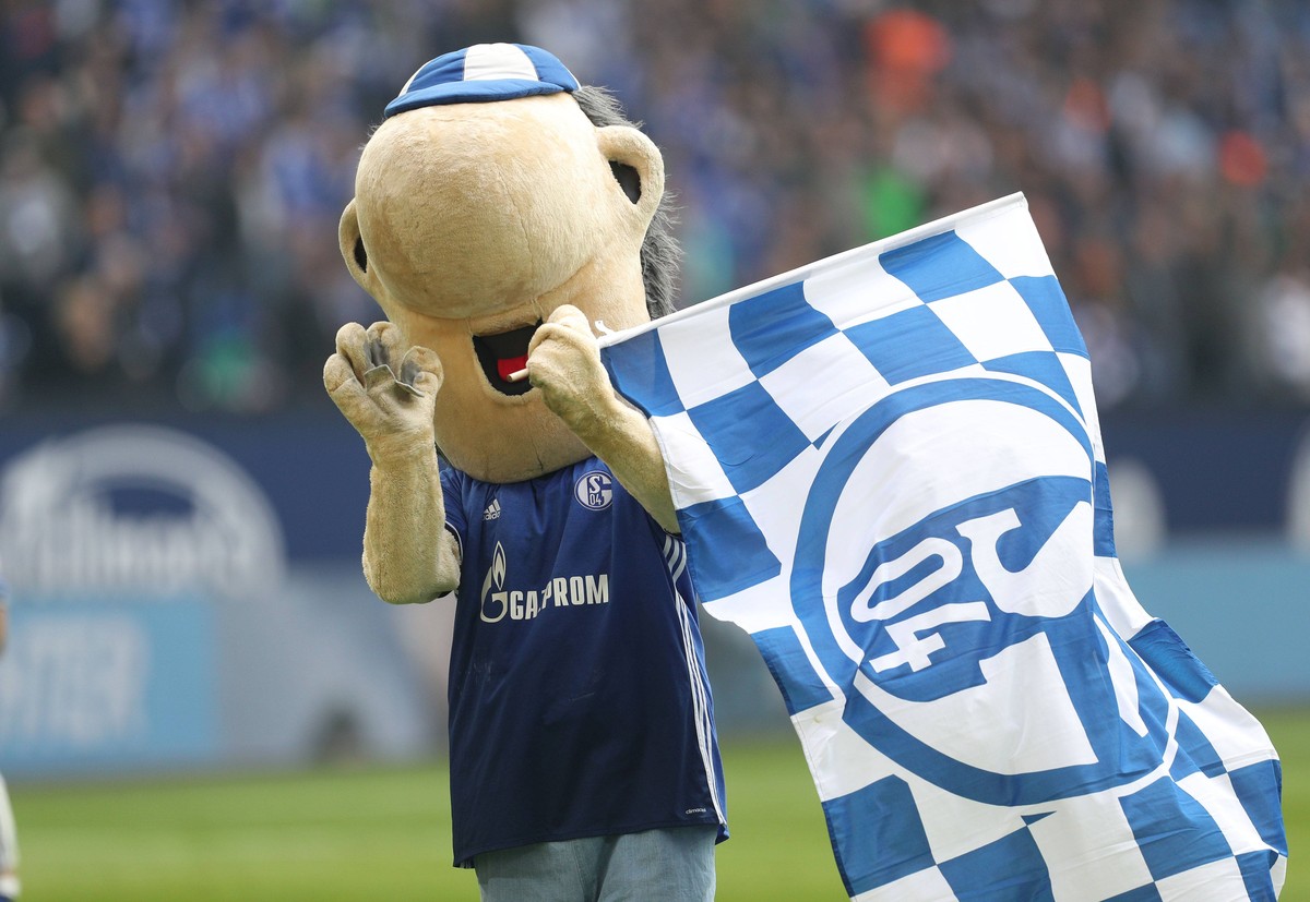 08.04.2017, Fussball GER, 1. Bundesliga Saison 2016 2017, 28. Spieltag, FC Schalke 04 - VfL Wolfsburg 4-1, Schalke Maskottchen Erwin
08 04 2017 Football ger 1 Bundesliga Season 2016 2017 28 Matchda ...