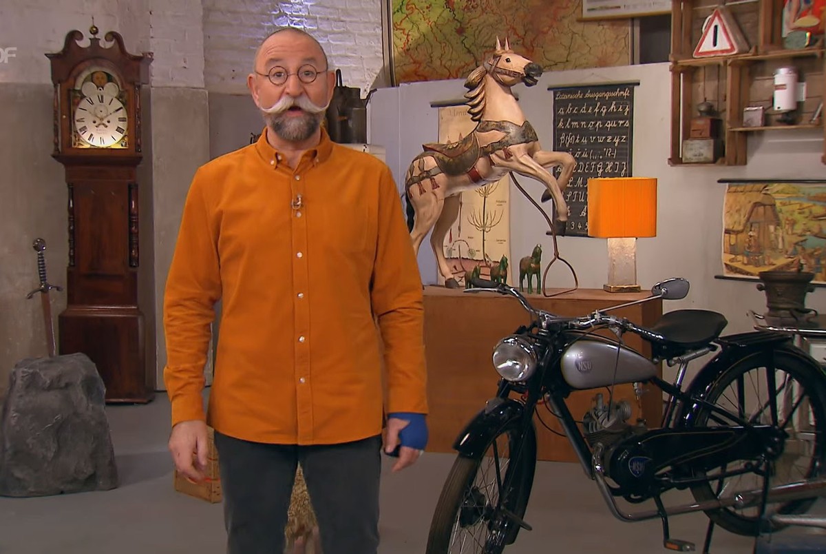 Die bandagierte Hand von Horst Lichter ist bei "Bares für Rares" aktuell nicht zu übersehen.