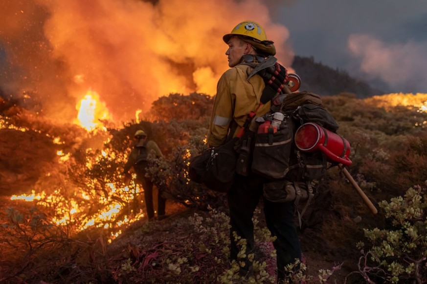 CALDOR, CALIFORNIA, UNITED STATES - 2021/08/23: Californias Caldor fire moves east toward Lake Tahoe as firefighters continue to battle a blaze that has grown to more than 170 square miles with only 5 ...