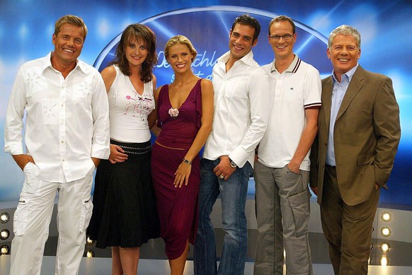 DSDS Pressetermin 2003/2004 - Die DSDS Jury 2003/2004 v.l.n.r. Produzent und Musiker Dieter Bohlen, Musikjournalistin Shona Fraser, Moderatorin Michelle Hunziker, Moderator Carsten Spengemann, Radiomo ...