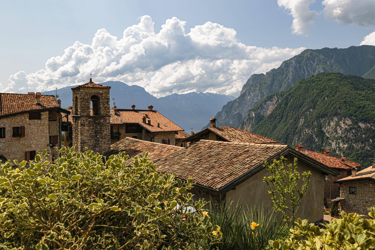 Das Dorf Calvola in der Gemeinde Riva del Garda in Provinz Trentino in Norditalien Europa *** the Village Calvola in the Community Riva Del Garda in Province Trentino in Northern Italy Europe Copyrigh ...