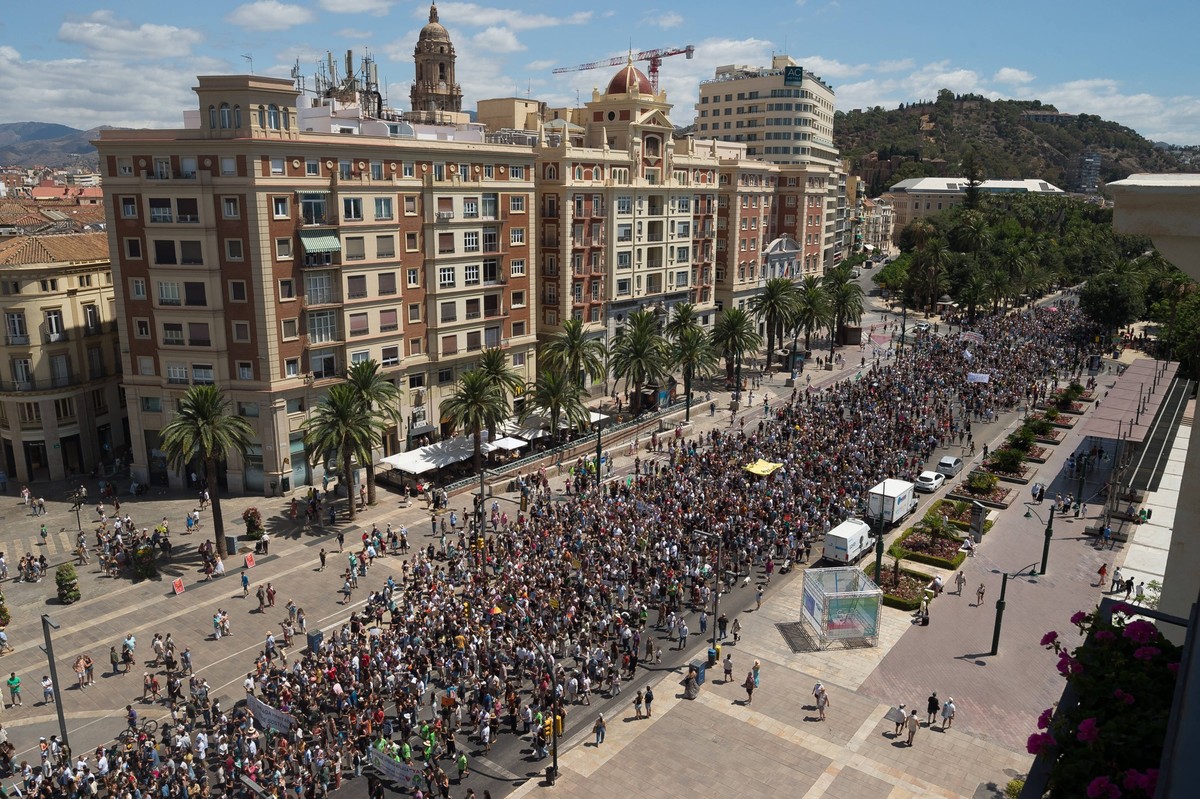 Demonstration against mass tourism in Malaga, Spain - 29 Jun 2024 A general view shows protesters taking part in a demonstration against mass tourism in the city, following recent protests in the Cana ...