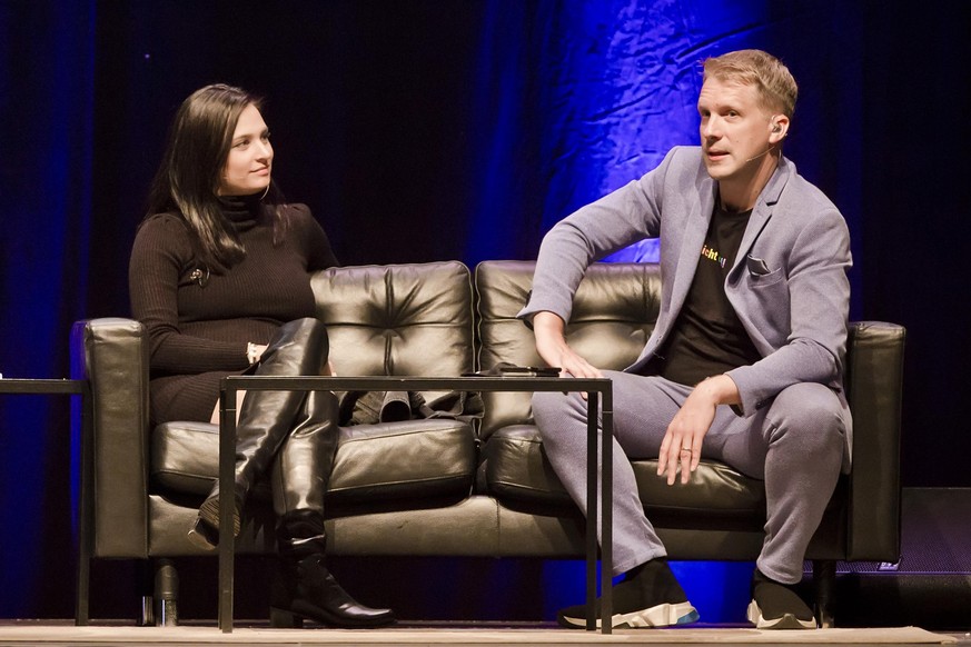 Comedian Oliver Pocher (r.) bei einem Auftritt mit seiner Ehefrau Amira und ihrer Show Die Pochers hier im Tempodrom in Berlin.