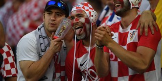 Warum tragen kroatische Fußball-Fans eigentlich Wasserball-Kappen?