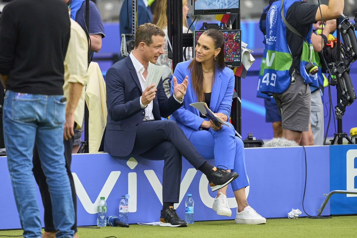 Alexander Bommes, Almuth Schult, ARD TV Moderator, Expertin, Esther Sedlaczek, presenter ARD Moderatorin, Sportmoderatorin, Journalistin, Bastian SCHWEINSTEIGER, Co-Moderator ARD in the final match SP ...