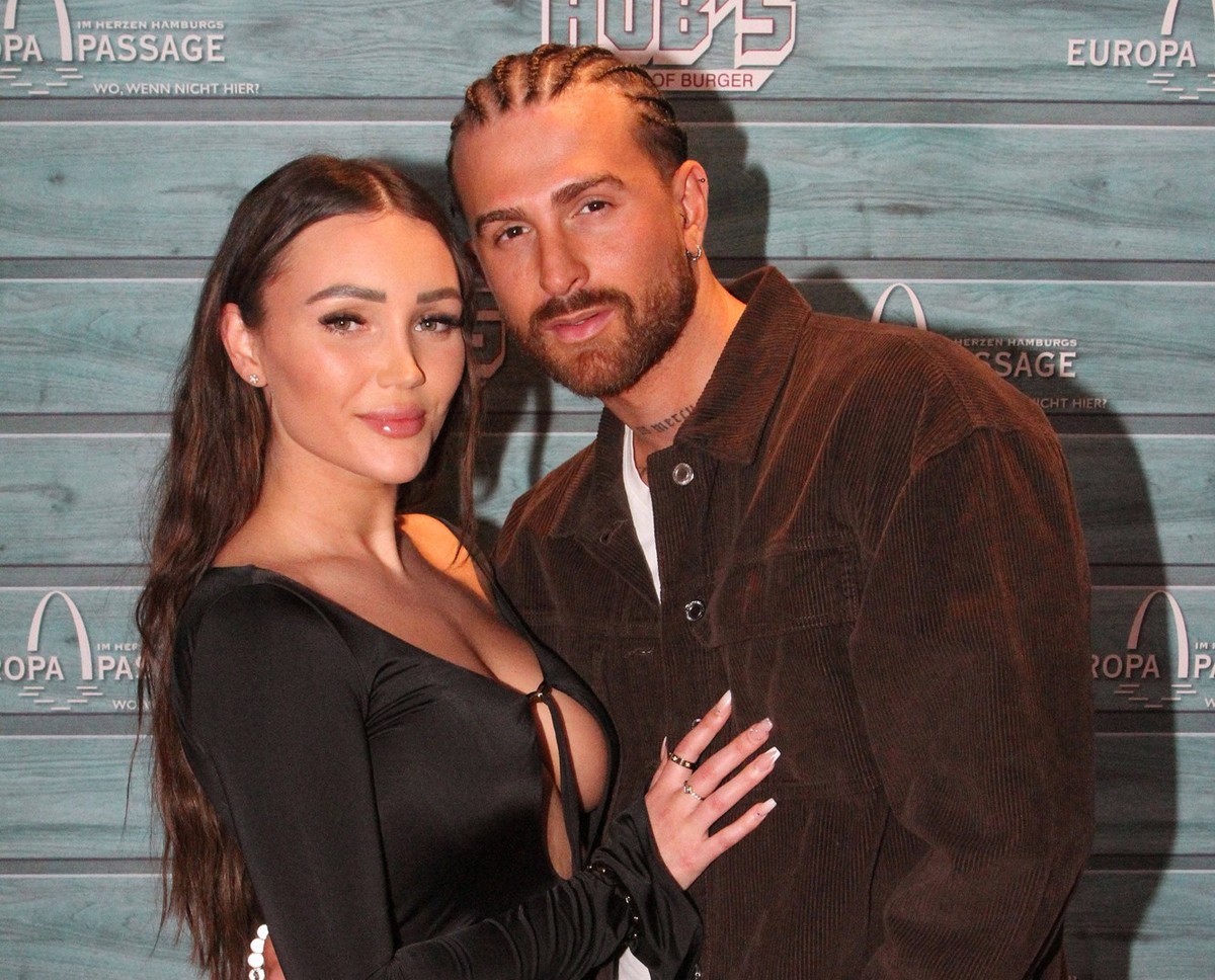 Hamburg -HOBÂ S Hut of Burger- Opening Party Hamburg am 15.02.2023 Dana Feist und Luigi Gigi Birofio bei der HOBÂ S Hut of Burger Opening Party am 15.02.2023 in Hamburg *** Hamburg HOBÂ S Hut of Burge ...