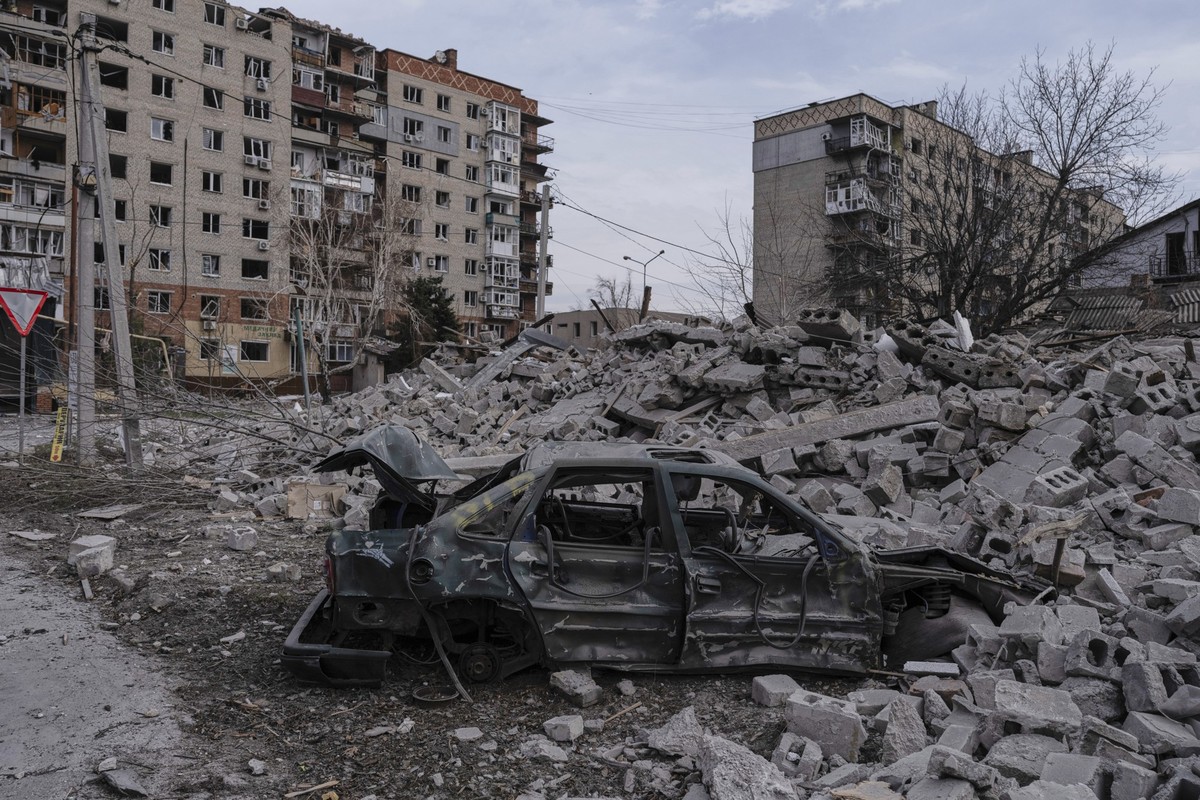 HANDOUT - 25.03.2025, Ukraine, Pokrowsk: Dieses vom Pressedienst der 93. Selbständigen mechanisierten Brigade zur Verfügung gestellten Foto zeigt die Zerstörung in Pokrowsk in der Region Donezk. Foto: ...