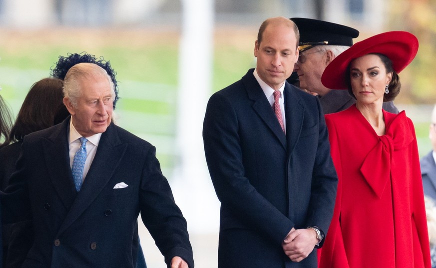 LONDON, ENGLAND - NOVEMBER 21: (L-R) President of South Korea, Yoon Suk Yeol, King Charles III, Prince William, Prince of Wales and Catherine, Princess of Wales attend a ceremonial welcome for The Pre ...